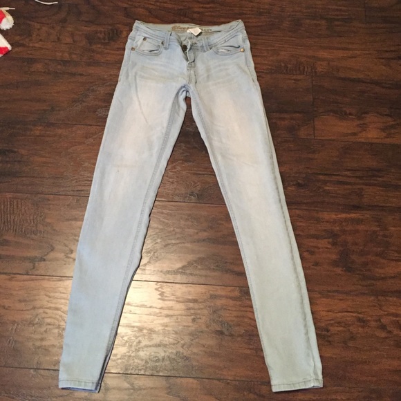 light wash skinny jeans