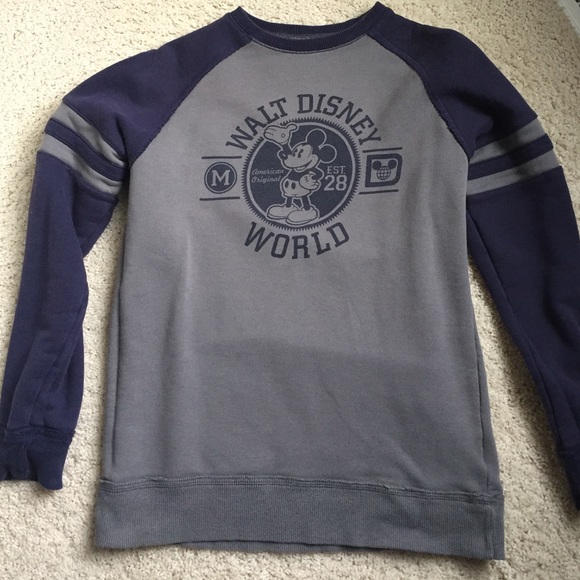 Tops - Disney sweatshirt