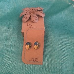Encapsulate flower earrings
