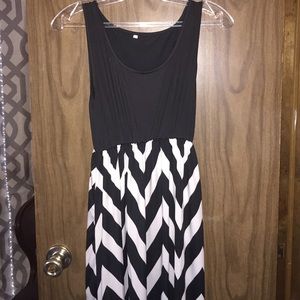 Black and white chevron maxi dress sz lg