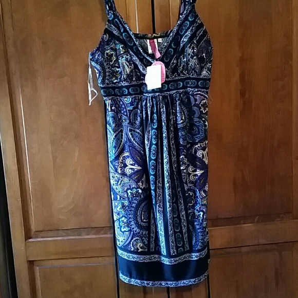Short Spring dress Medium/ Large NEW with tags