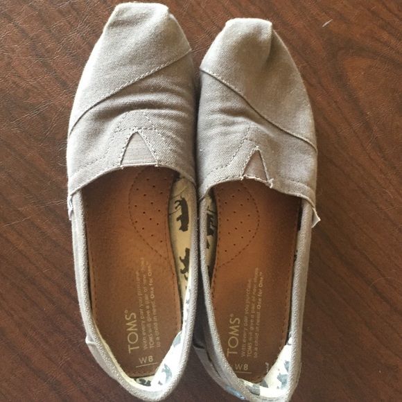 Gray Toms