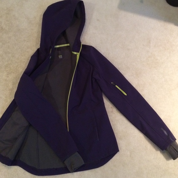 Warm shell windbreaker jacket by Mondetta