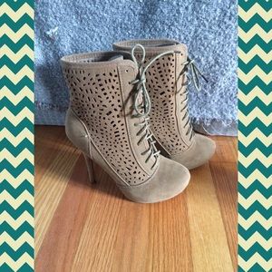 Taupe lace up boots 👌🏼👌🏼👌🏼