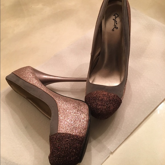 Pink shiny platform heels