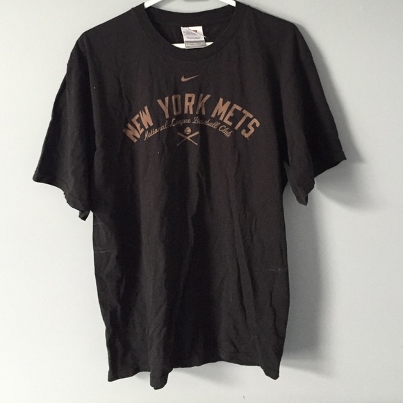 Men's NY Mets t-shirt.