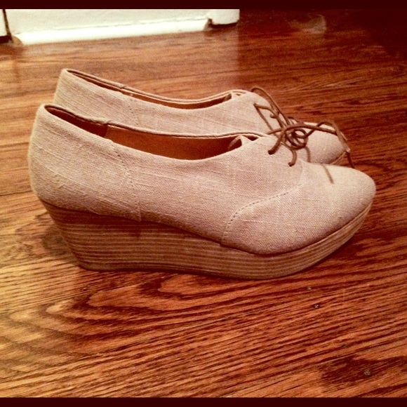 Anthropologie size 6 wedge shoe