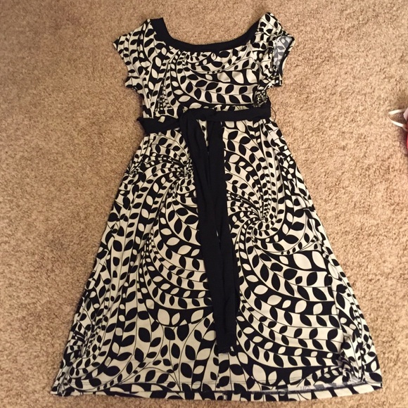 *5 for $20* Black and white dress - Picture 2 of 4