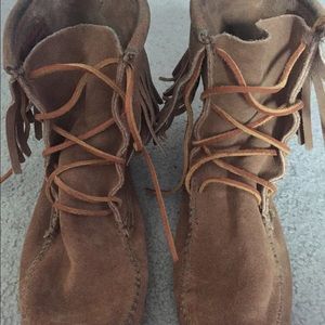 Minnetonka fringe boot