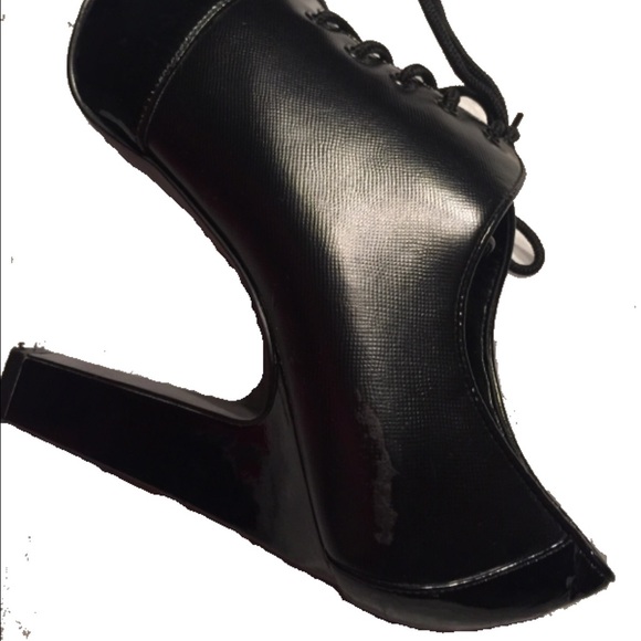 Black shoes - Picture 3 of 8