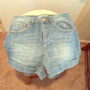 Bullhead Mom Short! SOLD ON MERC