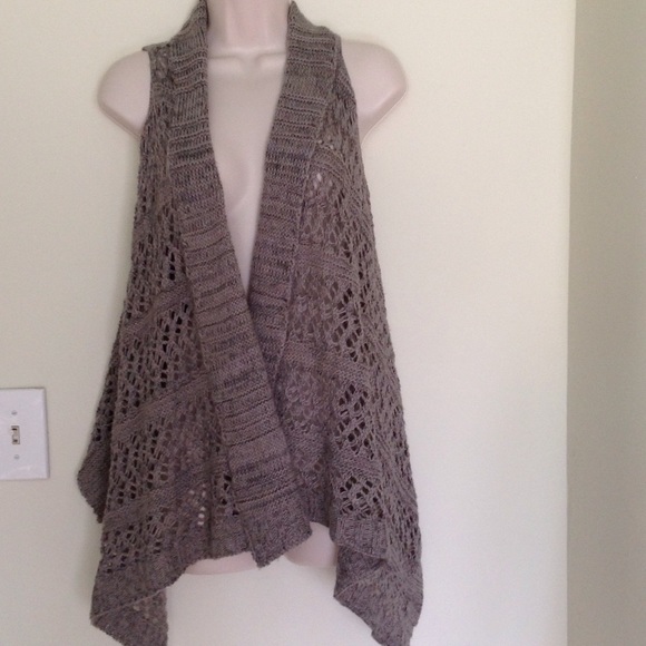 Isabella Rodrigues hi low vest