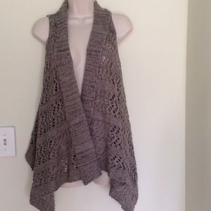 Isabella Rodrigues hi low vest