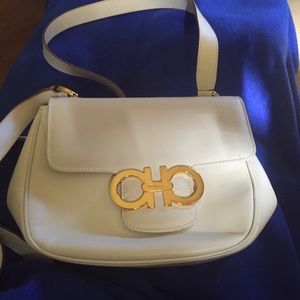 Vintage Salvatore Ferragamo shoulder purse