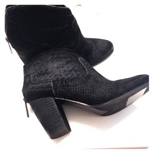 Black UGG Boots-only worn a couple of times.