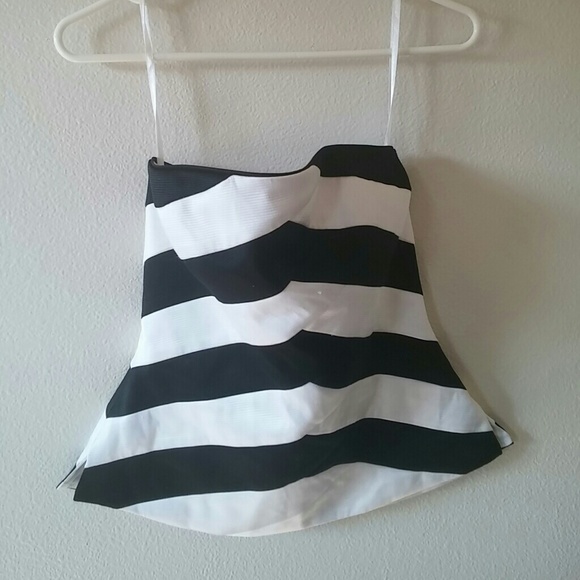 White house black market staples tank