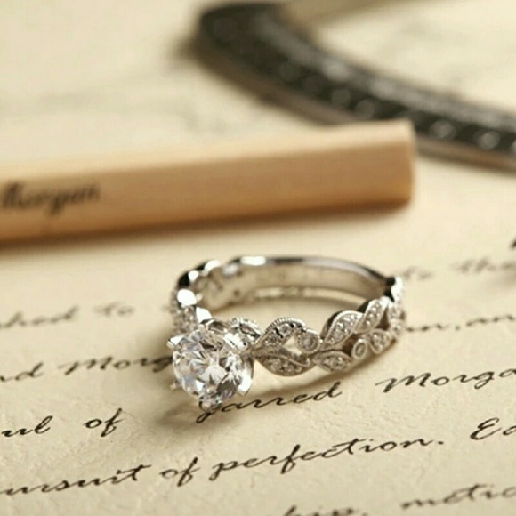 Jewelry - Stunning Silver Ring