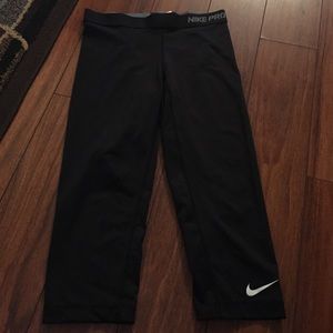 Nike pro capris