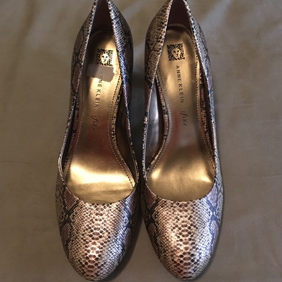 Never worn Anne Klein heels