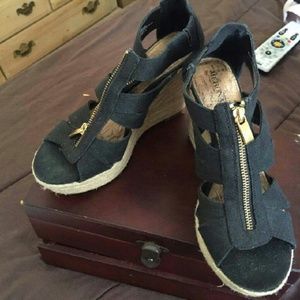 Black wedges with zipper in front