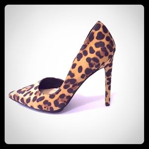 Ultra chic leopard print heels!