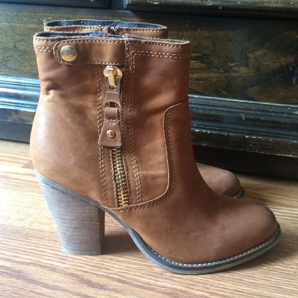 NWOT suede Aldo booties