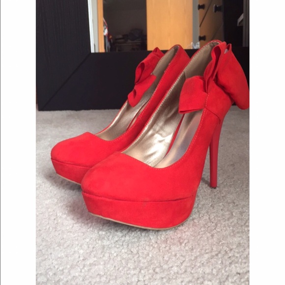 Charlotte Russe red platform heel with bow