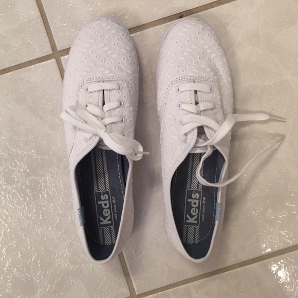 White Keds- eyelet design! Never worn!!
