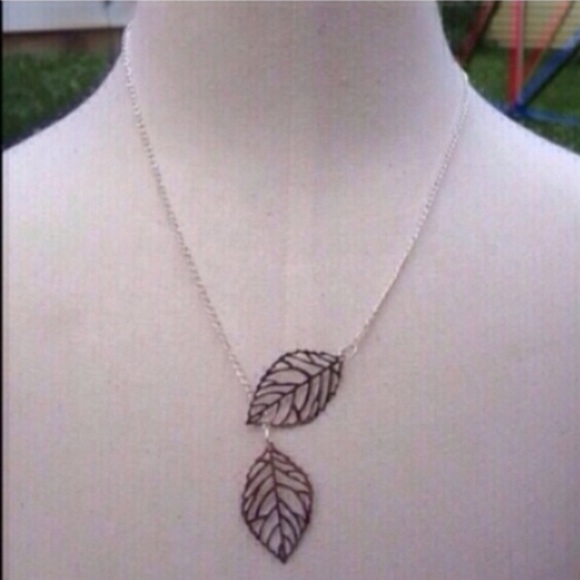 Leaf Necklace - Picture 2 of 3