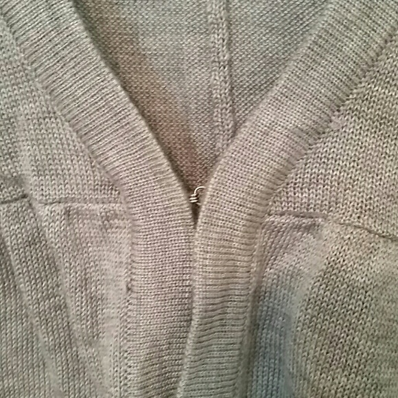 Liz Lange maternity sweater - Picture 3 of 4