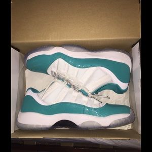 Jordan low 11s sz7 (AQUA)