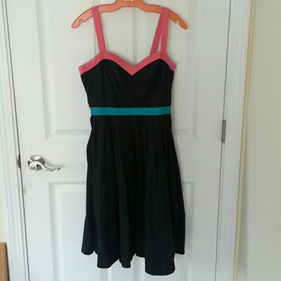Rare Vintage - Inspired Sweetheart Neckline Dress