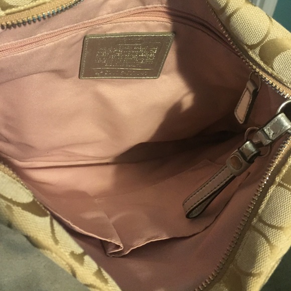 Crossbody Authentic Coach Bag - Picture 3 of 4