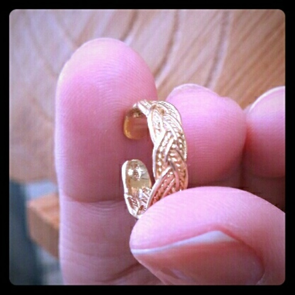 18K toe ring
