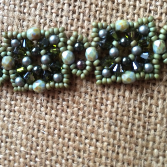 Green hand beaded bracelet - Picture 2 of 4