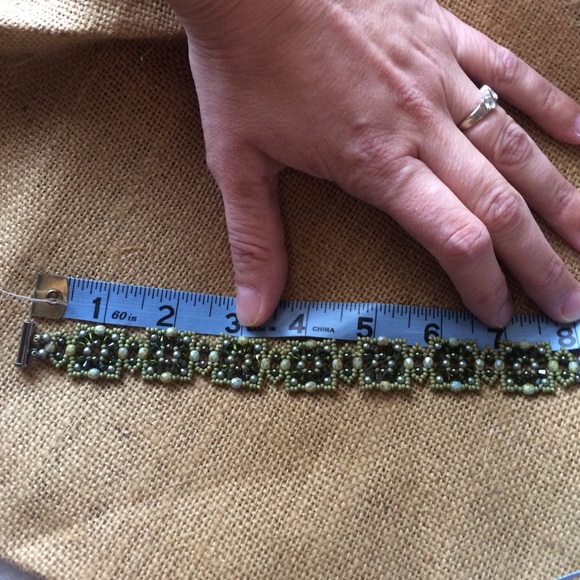 Green hand beaded bracelet - Picture 4 of 4