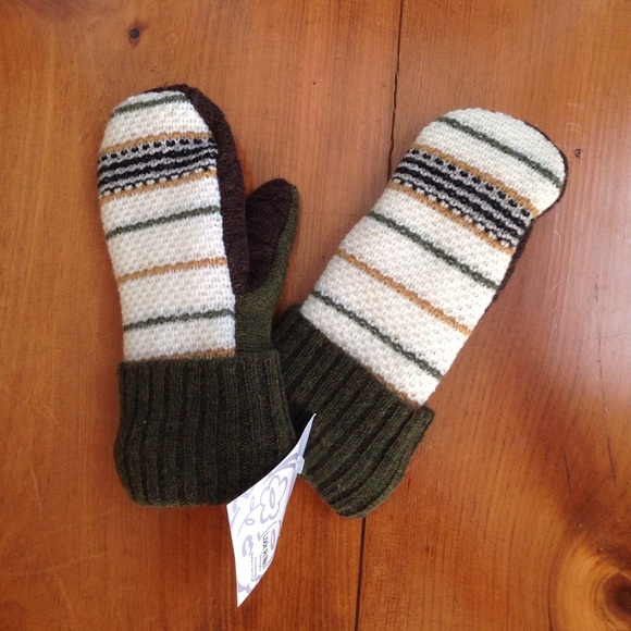 Eco friendly woven wool mittens