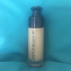 Japonesque Luminous Foundation
