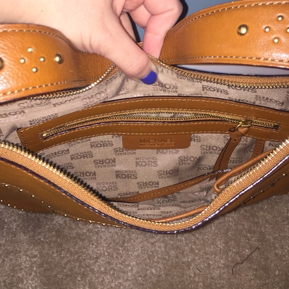 Authentic tan Michael Kors small shoulder bag. - Picture 3 of 4
