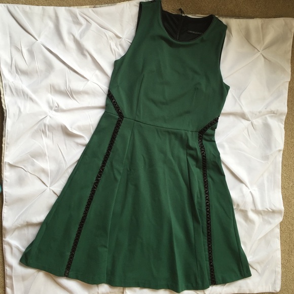 🚫SOLD in bundle 🚫Fit and flare dress - Picture 1 of 4