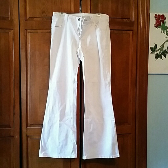 Banana Republic BRAND NEW NEVER WORN white jeans.