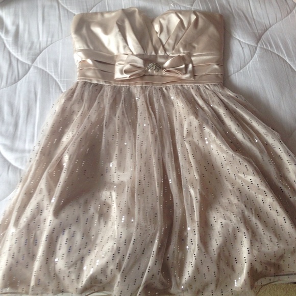 Homecoming dress- worn once - Picture 1 of 4