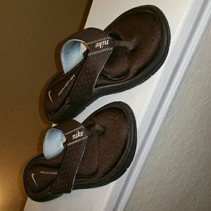 NIKE flip flops great support