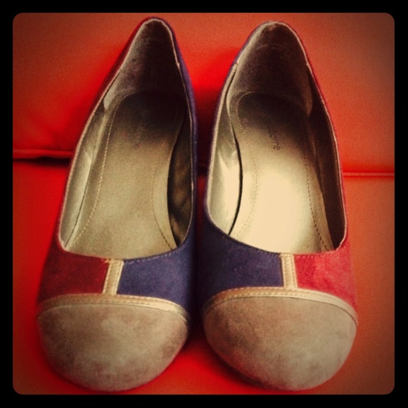 Liz Claiborne Suede Wedges