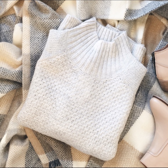 H&M knit sweater - Picture 1 of 2