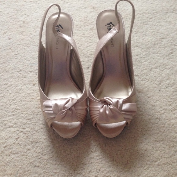 Homecoming heals- worn once - Picture 1 of 4