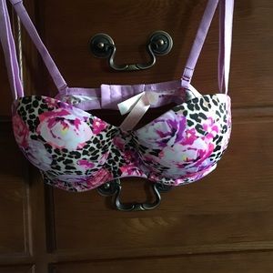 Victoria Secret pink bra! 32 C never worn!