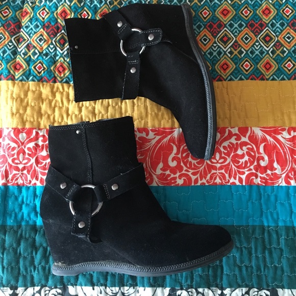 Black kohls booties