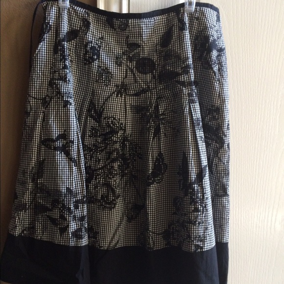 Beautiful ladies casual skirt