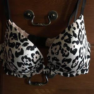 Victoria Secret leopard Bra 32D barely worn
